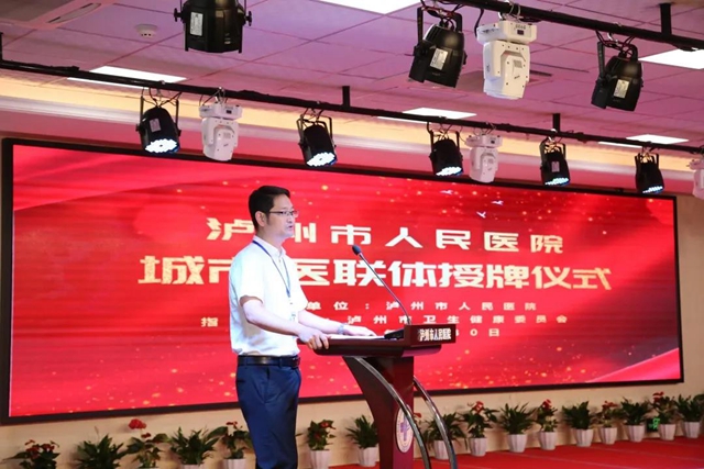 專家型院長：打造有亮點(diǎn)的醫(yī)院——訪瀘州市人民醫(yī)院院長鐘武博士(圖4)