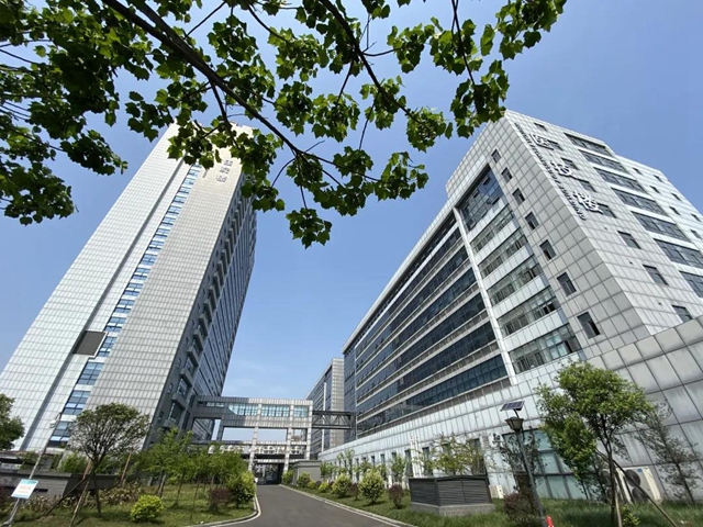 專家型院長：打造有亮點(diǎn)的醫(yī)院——訪瀘州市人民醫(yī)院院長鐘武博士(圖5)