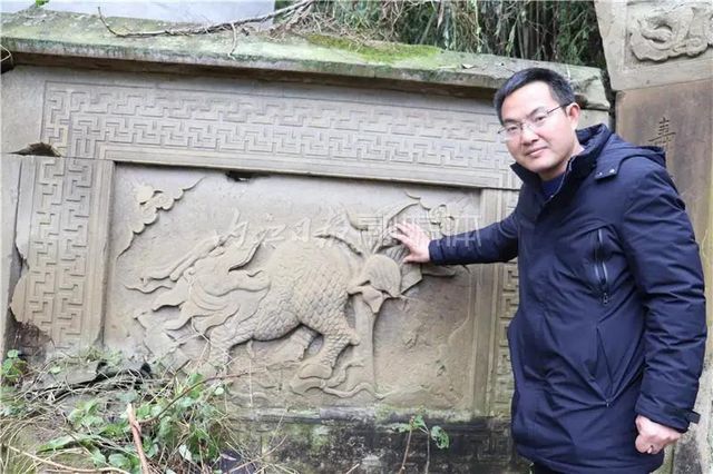 癡迷挖掘文化遺跡，內(nèi)江這位教師被譽(yù)為行走的“文史活字典”
