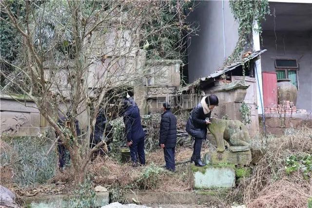 癡迷挖掘文化遺跡，內(nèi)江這位教師被譽(yù)為行走的“文史活字典”(圖2)