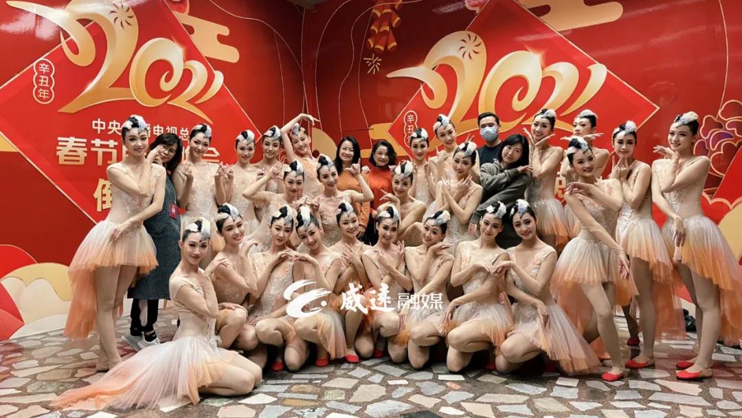 今年《朱鹮》！內(nèi)江姑娘再次“飛”上春晚舞臺(tái)(圖13)