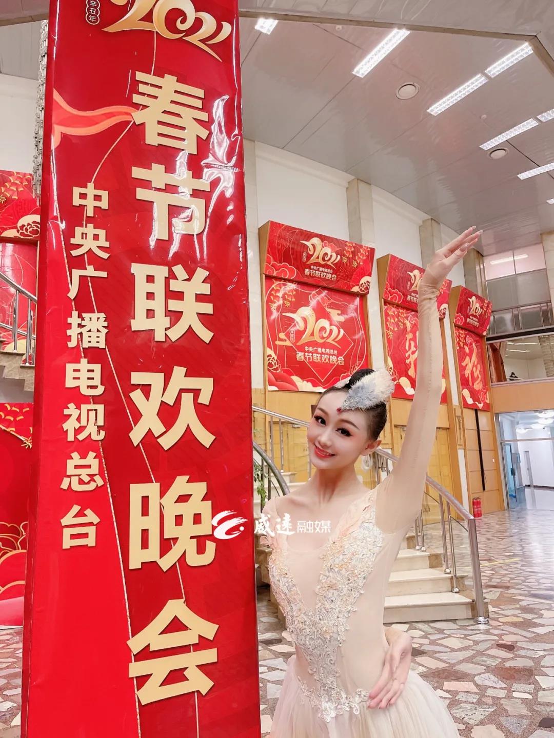 今年《朱鹮》！內(nèi)江姑娘再次“飛”上春晚舞臺(tái)(圖21)