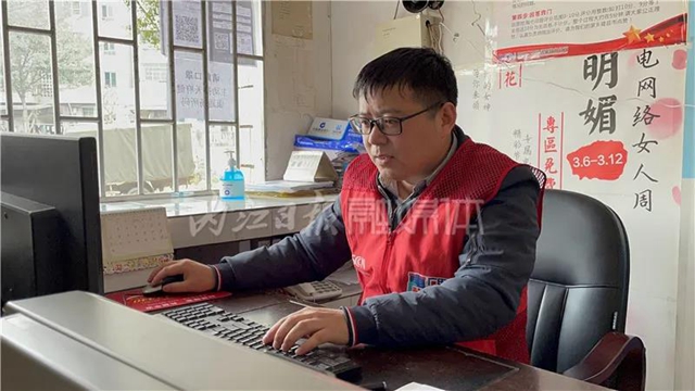隆昌好男兒！5分鐘，只會“狗刨式”的他救起兩名落水兒童