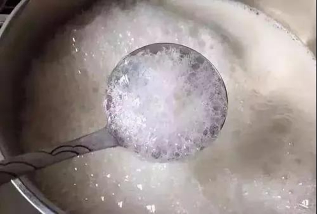 【分享】燉肉時的浮沫，是精華還是臟東西？原來……(圖3)