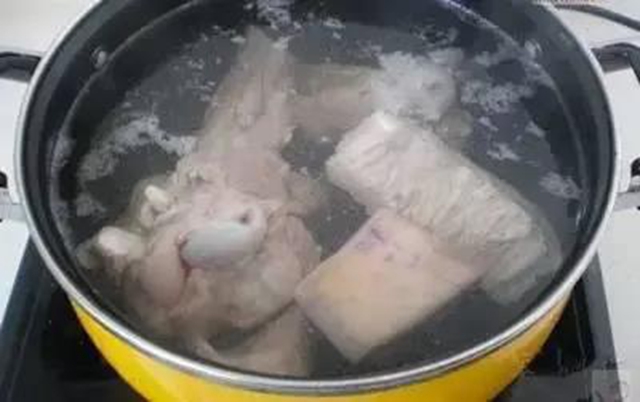 【分享】燉肉時的浮沫，是精華還是臟東西？原來……(圖4)