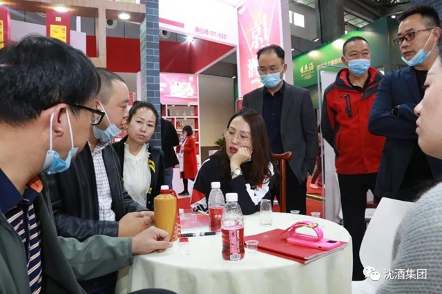 酒博會(huì)持續(xù)上演“沈酒熱”，中國(guó)沈酒展廳賓客盈門成為全場(chǎng)焦點(diǎn)！(圖19)