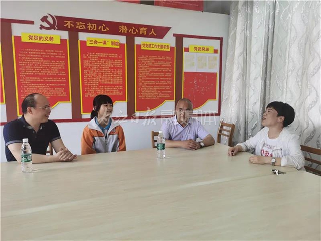 內(nèi)江威遠醫(yī)生徒手奪刀救人，用行動詮釋醫(yī)者仁心(圖2)
