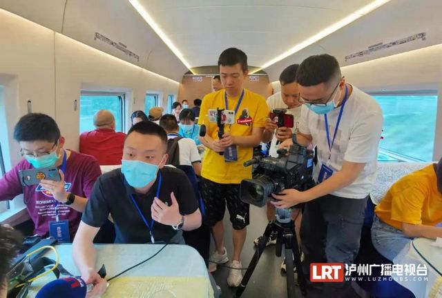 【擴(kuò)散】近50人從成都坐高鐵到瀘州啦！坐高鐵會(huì)暈車嗎？(圖2)