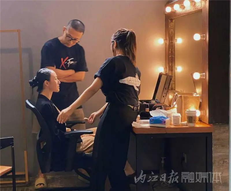 《紅》，紅了！內(nèi)江妹子在水下表演的絕美舞蹈火爆出圈(圖1)