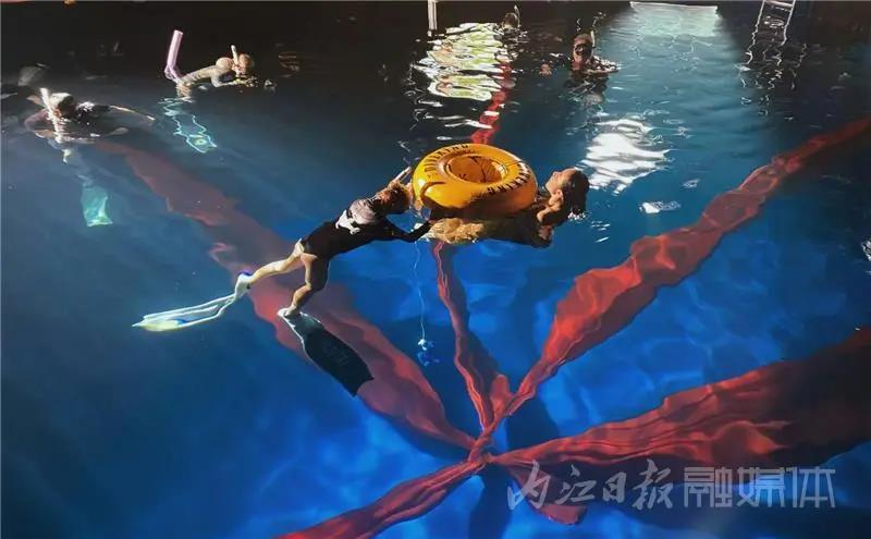 《紅》，紅了！內(nèi)江妹子在水下表演的絕美舞蹈火爆出圈(圖2)