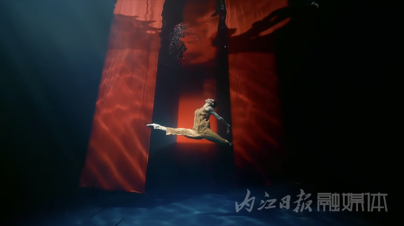 《紅》，紅了！內(nèi)江妹子在水下表演的絕美舞蹈火爆出圈(圖7)