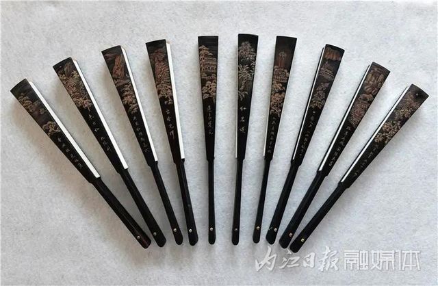 厲害！內(nèi)江老人十把“扇骨雕”濃縮“百年滄桑”——(圖1)