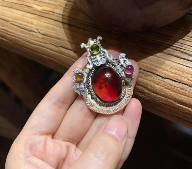 哇！原來“后宮娘娘們”戴的飾品是這樣來的，內(nèi)江這位姑娘就會做！(圖5)