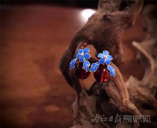 哇！原來“后宮娘娘們”戴的飾品是這樣來的，內(nèi)江這位姑娘就會做！(圖10)