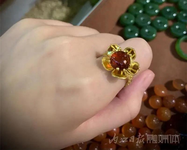 哇！原來“后宮娘娘們”戴的飾品是這樣來的，內(nèi)江這位姑娘就會做！(圖14)