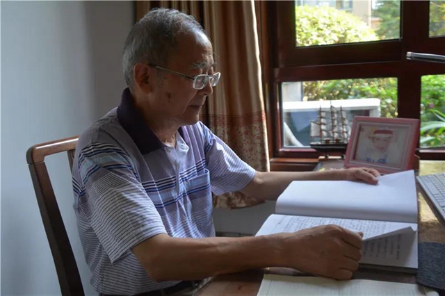 一封來自毛主席的親筆信！內(nèi)江七旬老人揭秘信件背后的那段烽火時(shí)光(圖1)
