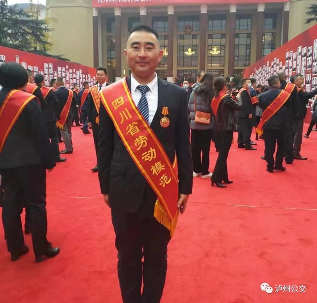 瀘州公交勞模車長熊建軍個人出資打造平安車廂！(圖4)
