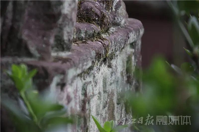 雕刻技藝精湛！內(nèi)江這里居然藏了一座不一樣的百年石牌坊(圖8)