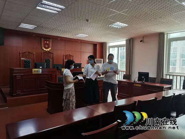 民盟瀘州市龍馬潭區(qū)基層委盟員許敏：防疫不松懈，服務(wù)不停步