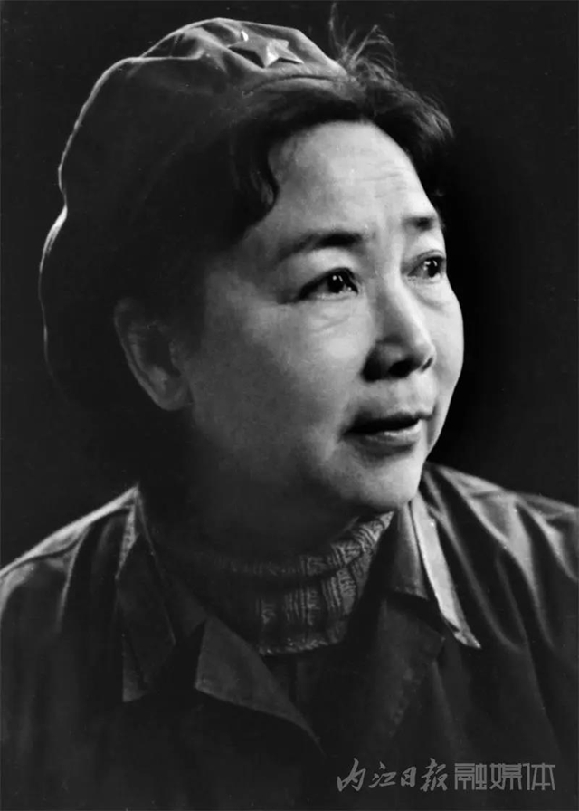 驚呆了！這位內(nèi)江人的鏡頭中，曾留下國內(nèi)眾多名人的身影(圖7)