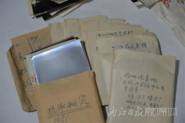 驚呆了！這位內(nèi)江人的鏡頭中，曾留下國內(nèi)眾多名人的身影(圖12)