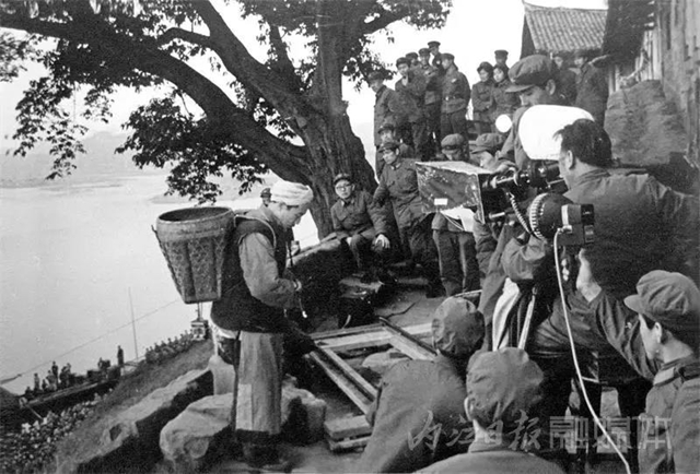 驚呆了！這位內(nèi)江人的鏡頭中，曾留下國內(nèi)眾多名人的身影(圖16)