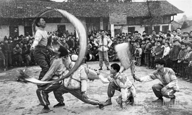 驚呆了！這位內(nèi)江人的鏡頭中，曾留下國內(nèi)眾多名人的身影(圖20)