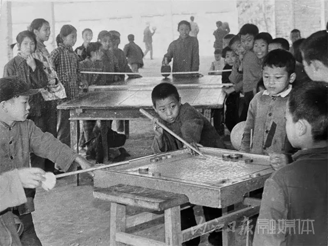 驚呆了！這位內(nèi)江人的鏡頭中，曾留下國內(nèi)眾多名人的身影(圖23)