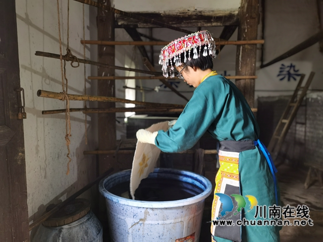 古藺：非遺蠟染工藝獻(xiàn)禮建黨百年(圖3)