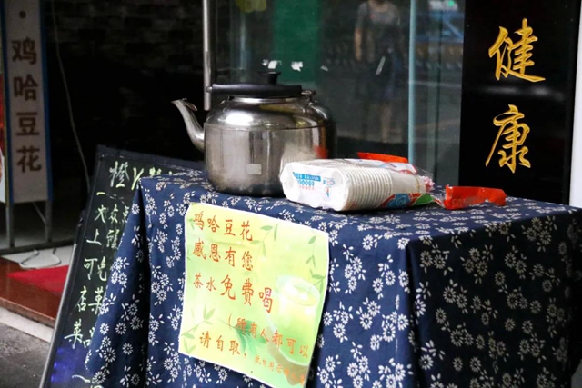 “雞哈豆花哥” ，你做的事現(xiàn)在傳遍了瀘州 ！(圖2)