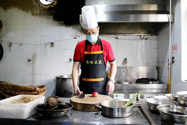 “雞哈豆花哥” ，你做的事現(xiàn)在傳遍了瀘州 ！(圖9)