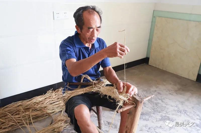 農(nóng)村正在消失的老手藝，宜賓這個(gè)老人卻堅(jiān)守了幾十年！(圖1)