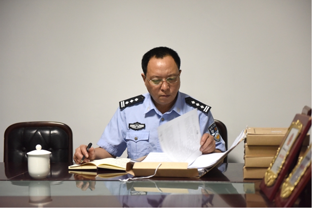 瀘州“掃黑風(fēng)暴”：一直打擊黑惡勢力的58歲警察(圖4)