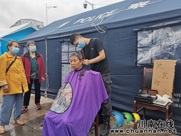 瀘縣“9.16”地震 ┃  特警王上軍：開辦便民理發(fā)店服務(wù)災(zāi)區(qū)群眾(圖3)