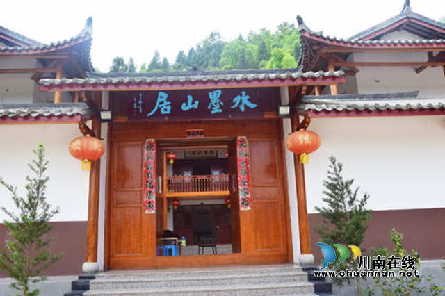 合江堯壩鎮(zhèn)鄉(xiāng)賢人士李中會(huì)：情灑水墨山居，助力鄉(xiāng)村振興