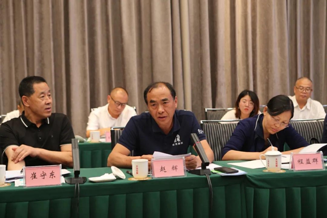 國家知識產(chǎn)權(quán)局商標(biāo)局局長崔守東一行蒞瀘調(diào)研白酒產(chǎn)業(yè)商標(biāo)注冊、運用和保護(hù)工作(圖3)