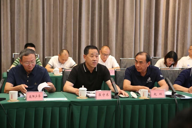 國家知識產(chǎn)權(quán)局商標(biāo)局局長崔守東一行蒞瀘調(diào)研白酒產(chǎn)業(yè)商標(biāo)注冊、運用和保護(hù)工作(圖4)