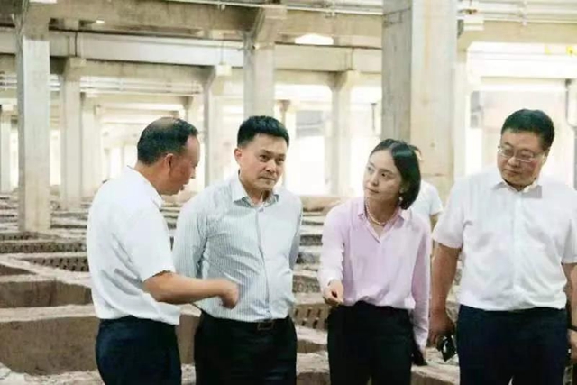 省市場(chǎng)監(jiān)管局局長(zhǎng)萬(wàn)鵬龍調(diào)研瀘州市食品安全工作要求：壓實(shí)主體責(zé)任 加強(qiáng)監(jiān)管力度(圖2)