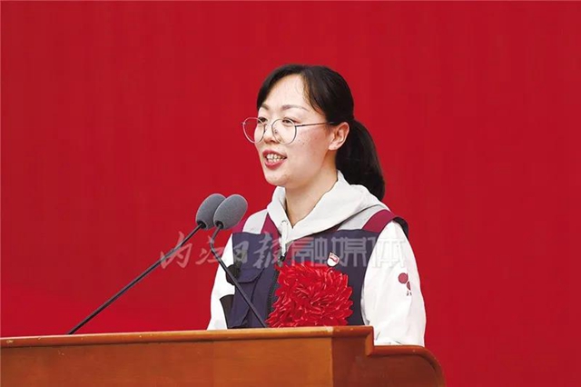 高原遇游客心臟驟停，內(nèi)江抗疫女英雄百米沖刺施救(圖2)