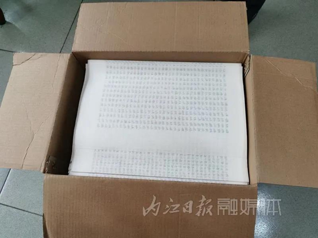 手抄四大名著，寫禿100多支毛筆，內(nèi)江這位七旬老人令人敬佩！(圖11)