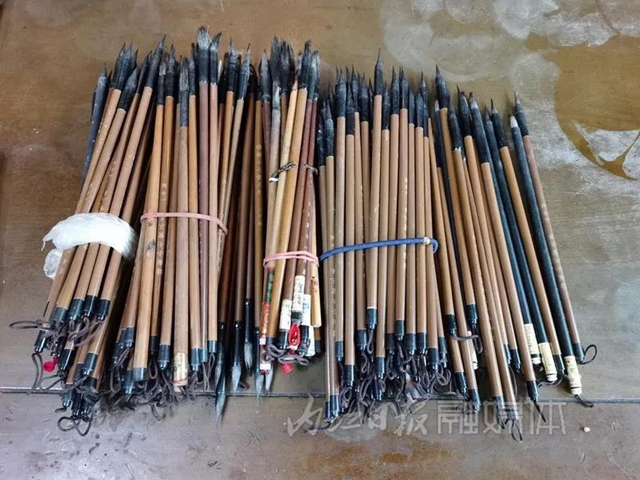 手抄四大名著，寫禿100多支毛筆，內(nèi)江這位七旬老人令人敬佩！(圖8)