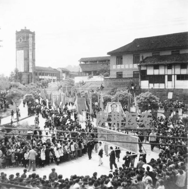 【西南醫(yī)大70周年校慶】帶你去看當年的“臨床醫(yī)學院”(圖22)