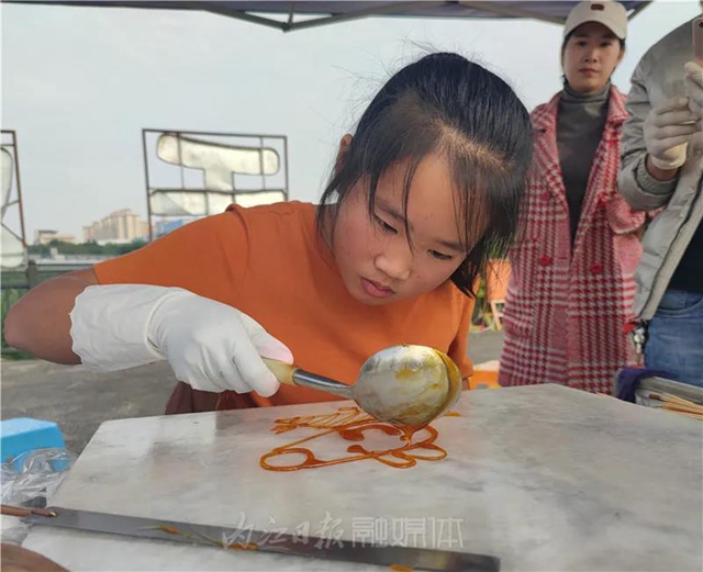 敢于創(chuàng)新！內(nèi)江11歲小女孩成為非遺技藝“掌勺人”