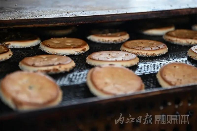 一年賣出1500噸！內(nèi)江這個非遺麻餅到底有好好吃？(圖2)