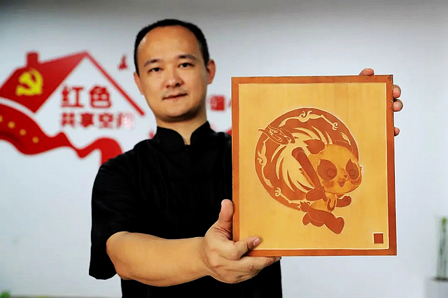 納溪竹雕非遺傳承人黃建：以刀為筆，雕刻別樣人生